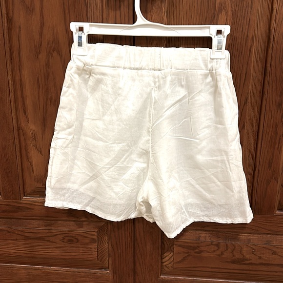 White eyelet shorts - Picture 2 of 3